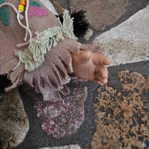 Vintage 1998 Sandy Dolls Native American Series Doll With Tag - Picture 12 of 13